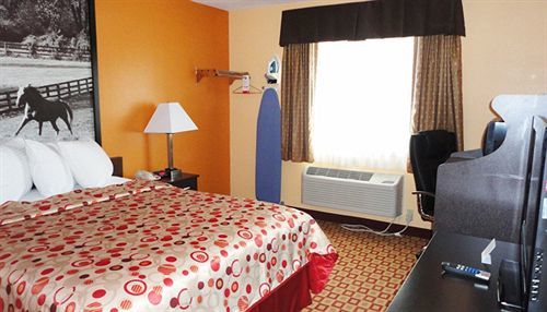Super 8 South By Wyndham Hotel